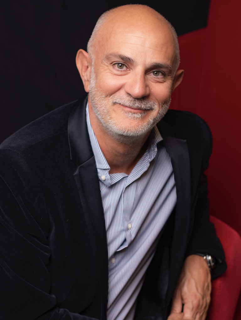 Portrait de Christian Martinez, Co-fondateur — Curation & Direction Artistique